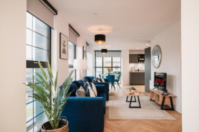 Luxury City & Canal view Stylish Pad, Family, Contractors, Fast WiFi